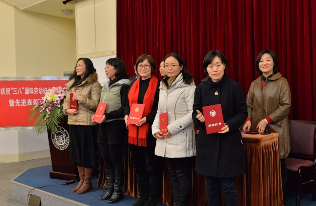 2013年黄色动漫
妇女工作先进个人获得者谷雅萍